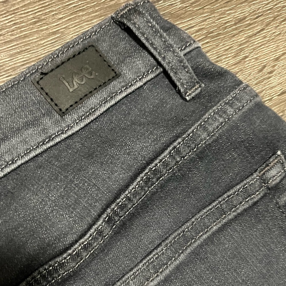Lee Women's Charcoal Jeans size 8 - Picture 4 of 6